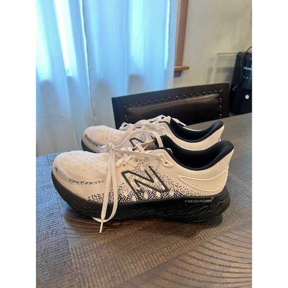 New Balance White Athletic Shoes with Chunky Silhouette - Picture 3 of 10